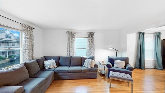 Photo - 271 River Rd