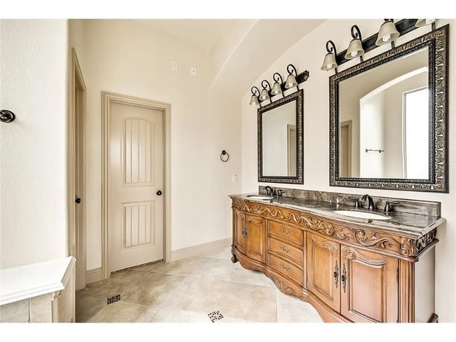 Photo - 686 Cannon Dr