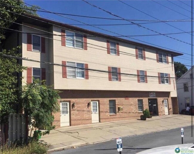 Building Photo - 45 E Raspberry St Unit 102 Rental