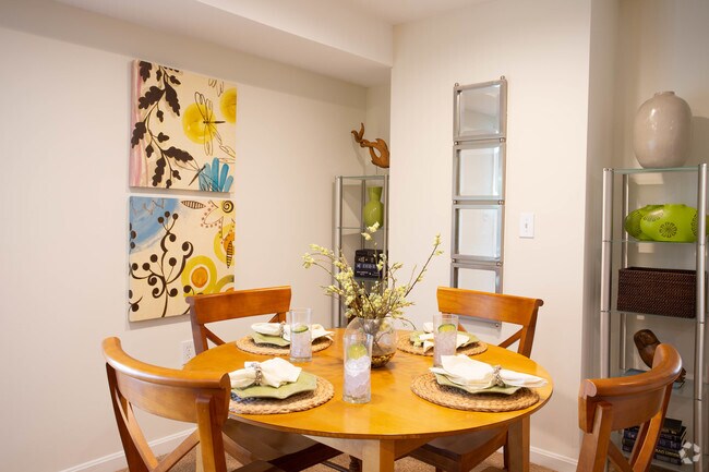 2BR, 2BA - 1020 SF