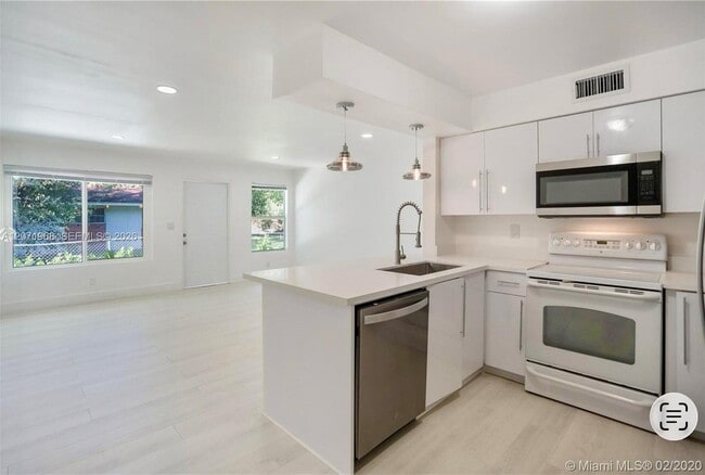Photo - 1301 NE 147th St Unidad 1301