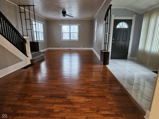 Photo - 335 W 4th St