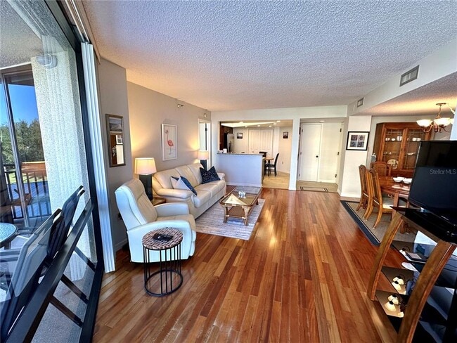 Photo - 690 Island Way Unit 307