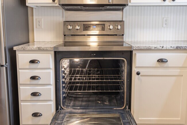 Photo - 1100 Excalibur Dr