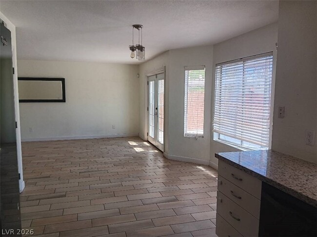 Photo - 121 Logansberry Ln