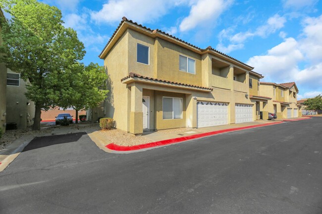 2 bedroom plus a loft and 2 car garage in ... - 2 bedroom plus a loft and 2 car garage in ...