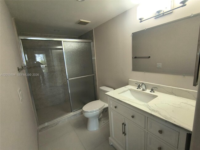 Photo - 2400 SW 3rd Ave Unidad 506