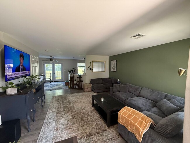 Photo - 102 Partridge Cir
