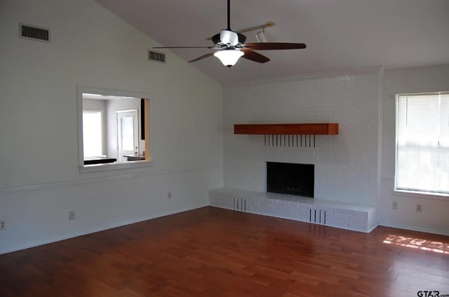 Photo - 16215 Carole Dr