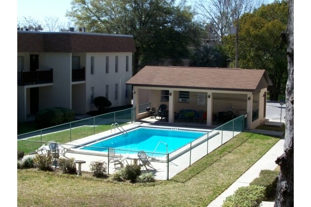 Pool - Regency Apartments
