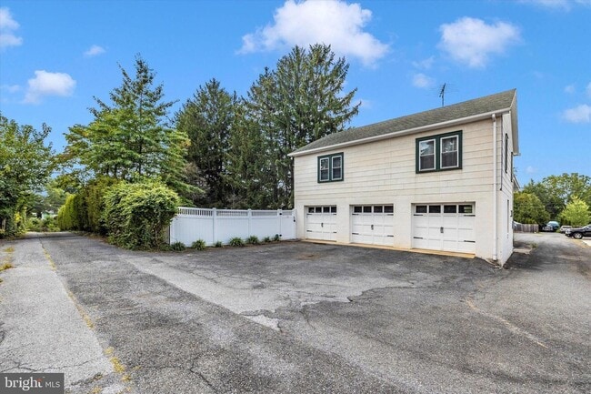 Building Photo - 35A E Main St Rental