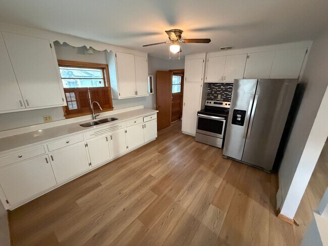 Photo - 2700-2702 W 66th St