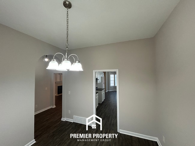 Photo - Spacious 4 Bedroom Home for Rent in Memphis | Vaulted Ceilings, Bay Windows & Fenced Yard