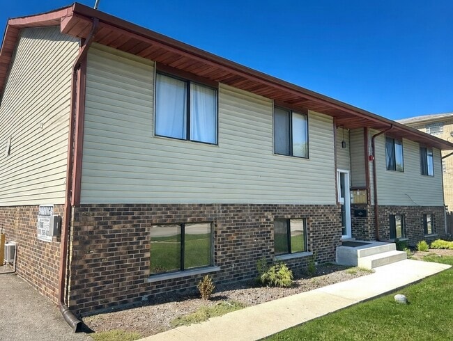 Building Photo - 1040 S York Rd Unit 1N