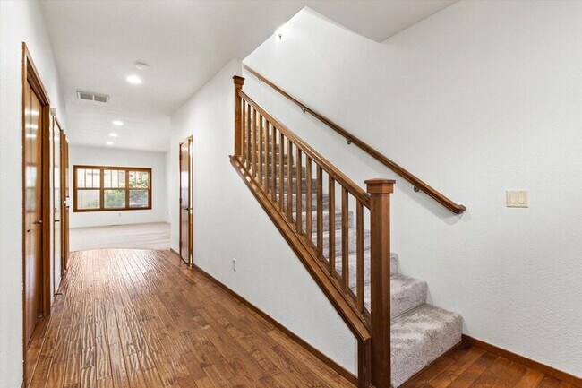 Photo - 3126 Alameda St