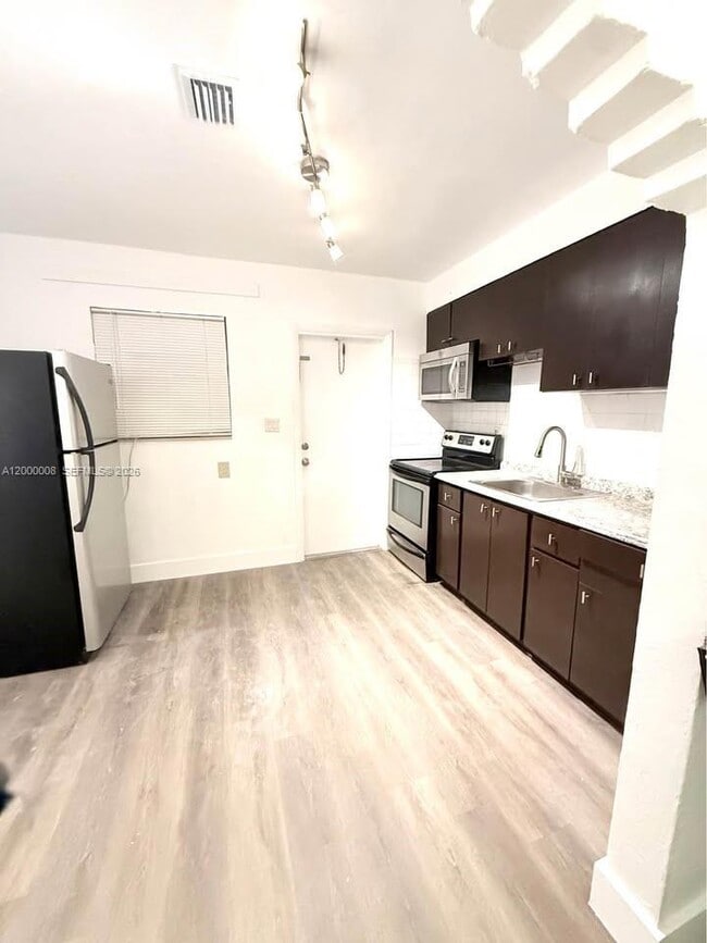 Photo - 209 NW 10th St Unidad 1-4