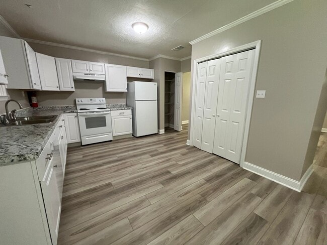 Photo - 760 Highway 30 Unidad A