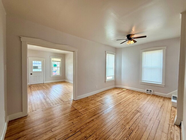 Photo - 37 N Kinzer Rd