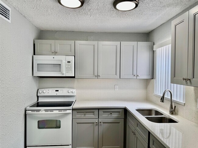 Photo - 7951 SW 6th St