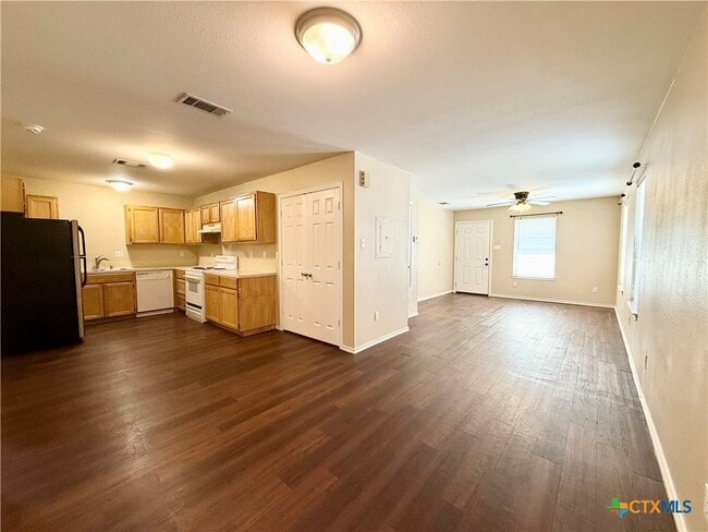 Building Photo - 898 Advance St Rental