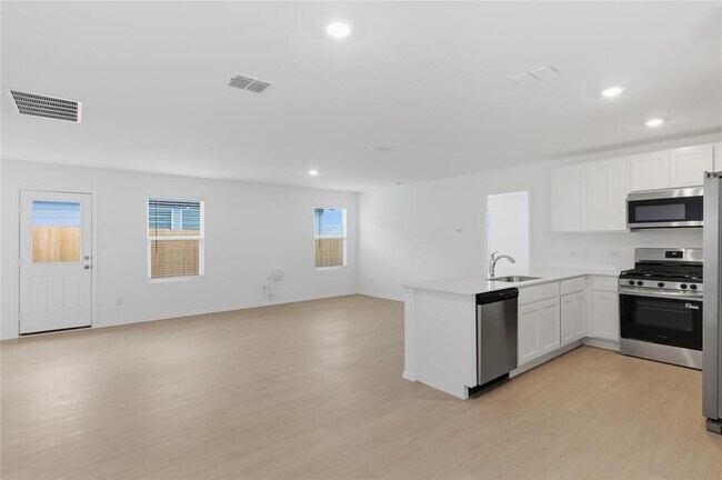 Photo - 596 Sormonne Lp