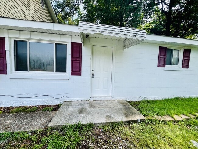 Building Photo - 2 Bedroom 1 Bath includes Water, Sewer, an... Rental