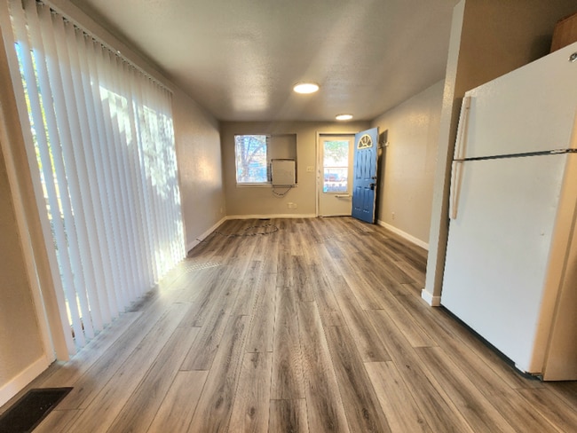 Photo - 510 Moffat St