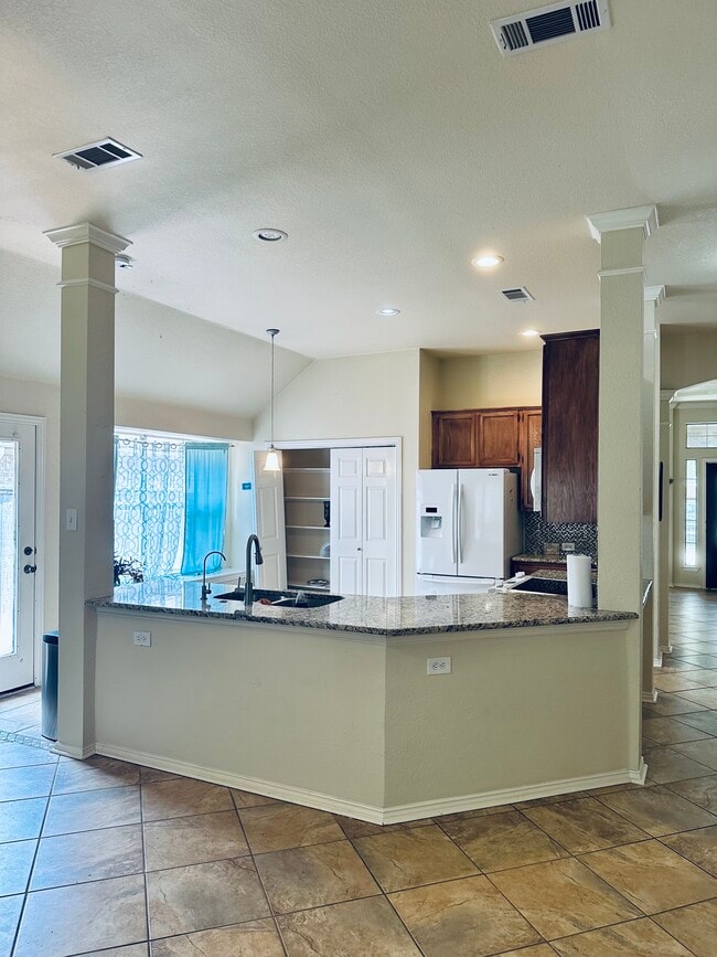 Building Photo - 2805 Glen Hollow Dr Rental