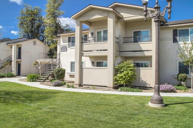 Photo - University Plaza