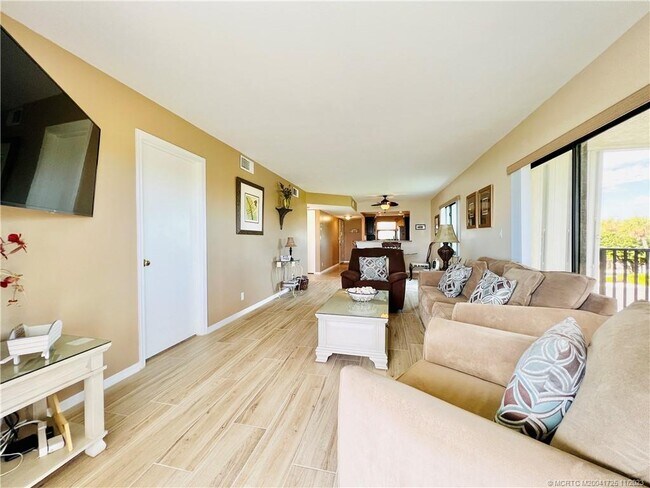 Building Photo - 9400 S Ocean Dr Unit 201B