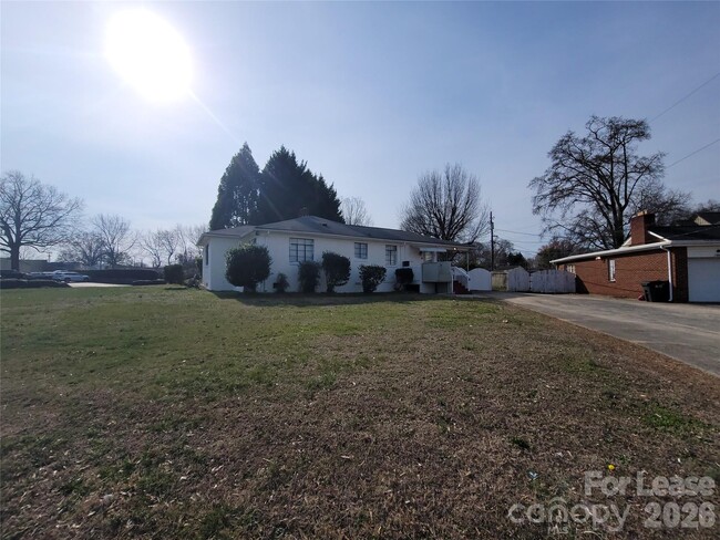 Photo - 1348 E Woodlawn Rd