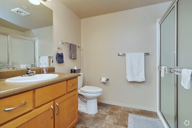 2BR, 1BA - 703 SF