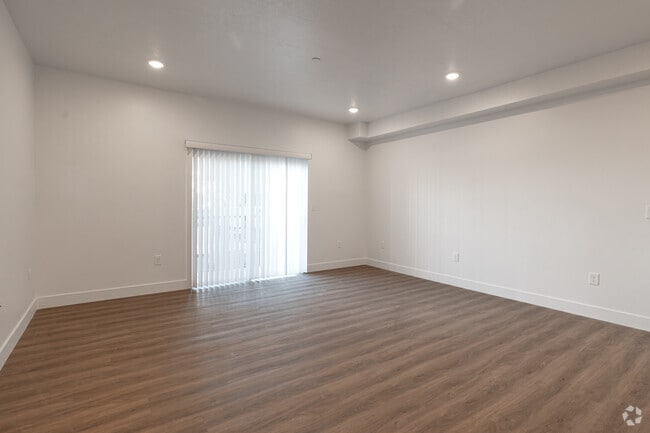 3BR, 2BA - 1.230SF - Living Room