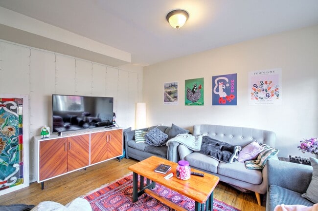 Photo - 8 Bedroom home in the Heart of the U-district