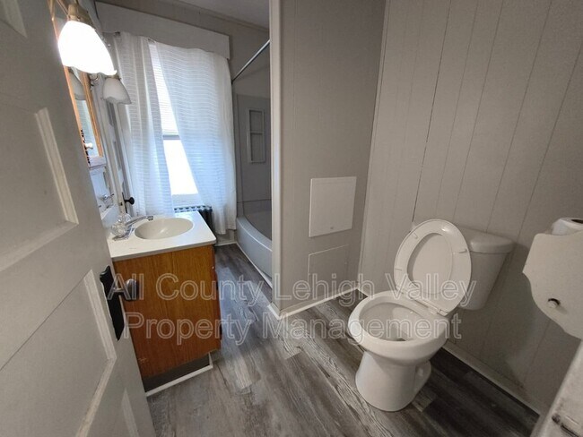 Photo - 226 E Ettwein St