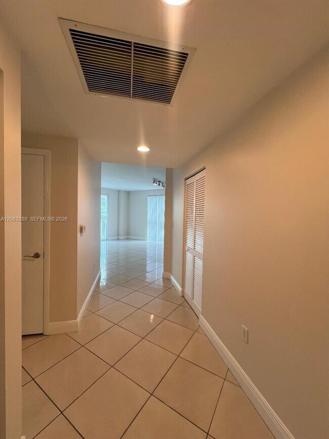 7275 SW 90th Way Unit 312