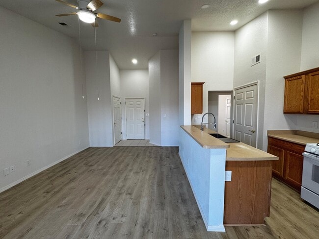 Photo - 1109 Meadowlark Way SE