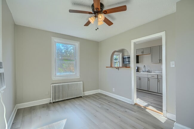 Photo - 401 52nd St