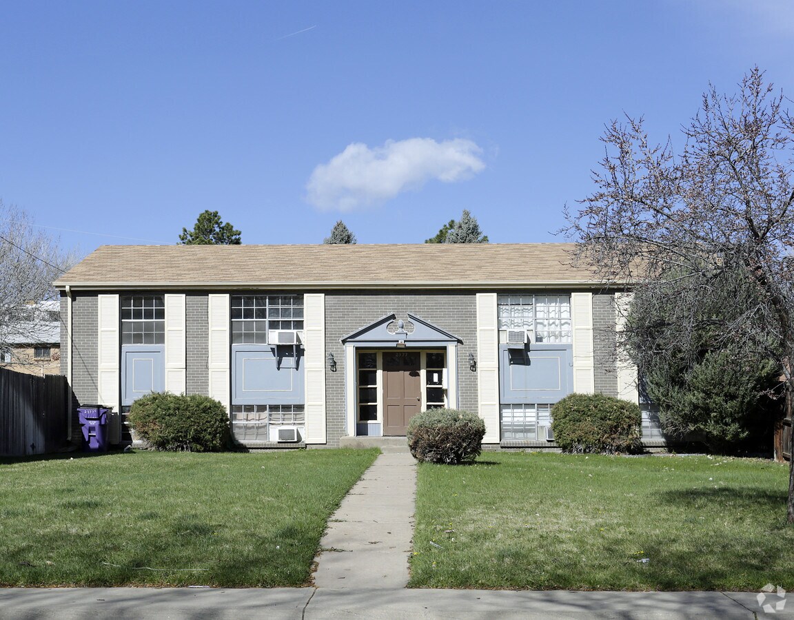 Photo - 2377 S Locust St
