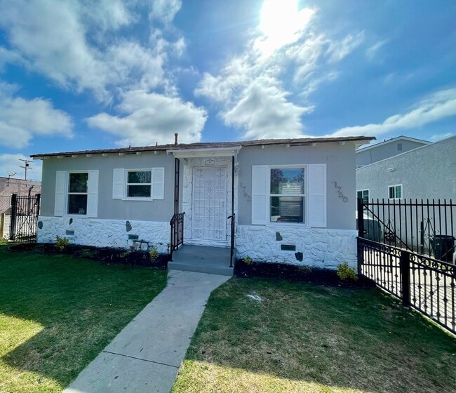 Building Photo - 1762 Gardenia Ave