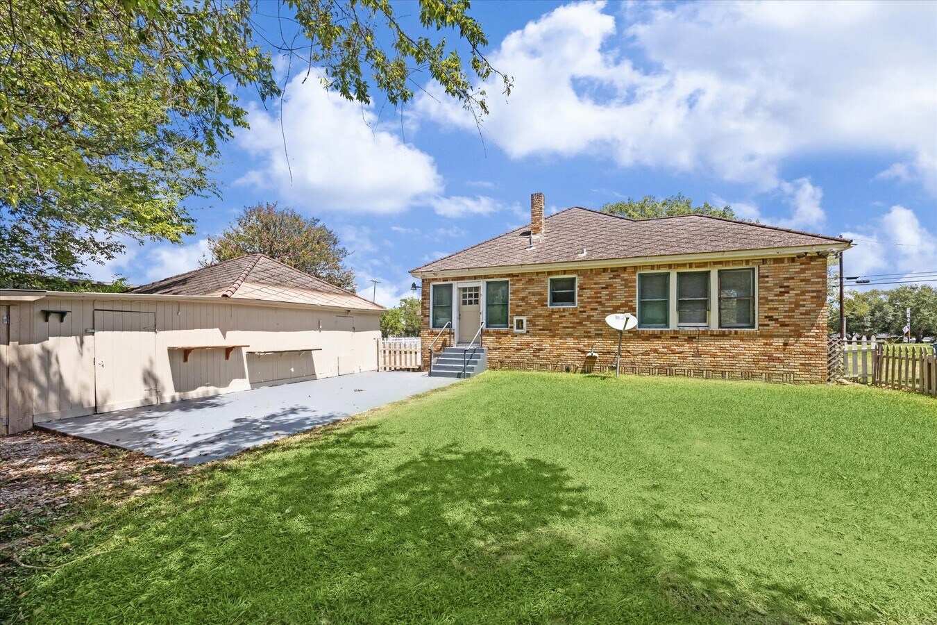 Photo - 703 E Main St