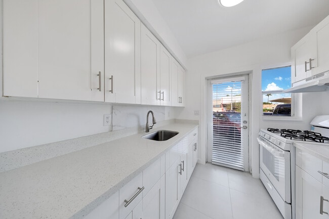 Photo - 6930 Rue Versailles Dr Unit # 10