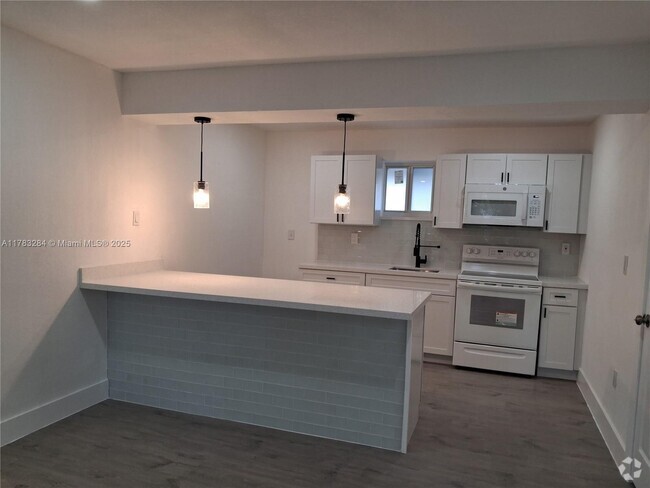 Building Photo - 2155 SW 72nd Ave Unit 3 Rental