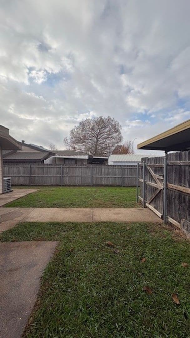 Photo - Cozy 2 Bed 1 Bath Duplex Property!