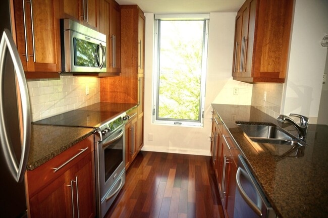 Photo - 10-40 Nouvelle Way Unidad 748 N