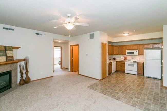 Sala de estar y cocina - 876 Boston Way Unidad 1
