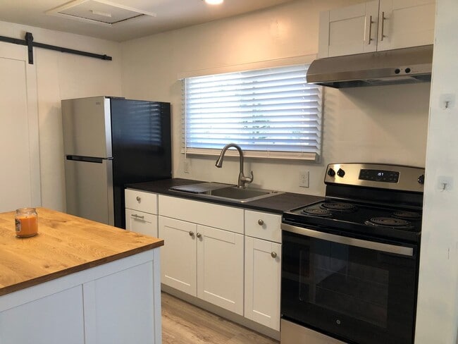 Photo - 307 W 8th St