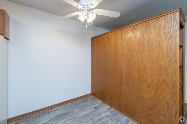 1BR, 1BA - 700SF - Dining Room - Concord Green