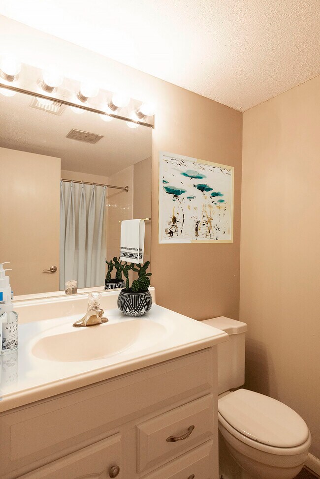 Four Seasons Apartments