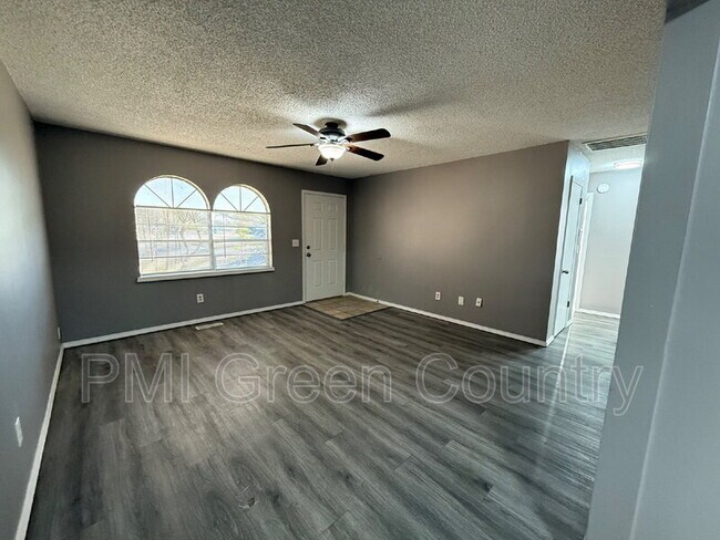 Photo - 306 E 3rd St